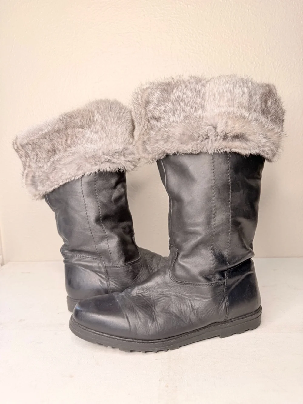 Bastien black leather boot gray fur trim